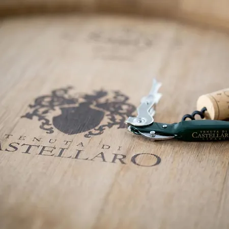 אתר נופש Tenuta Di Castellaro Winery & ליפארי